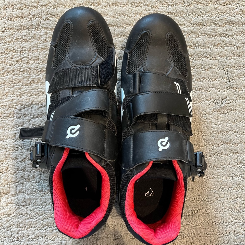 Peloton black cycling shoes